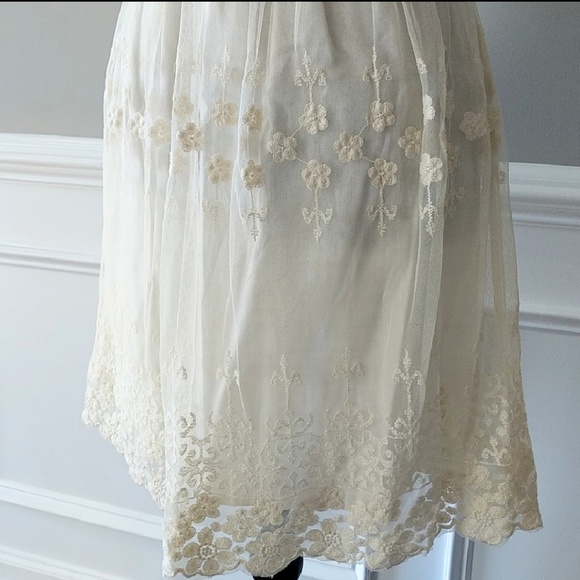 ❗SOLD❗Ivory Embroidered Lace Dress NWOT - Picture 3 of 3